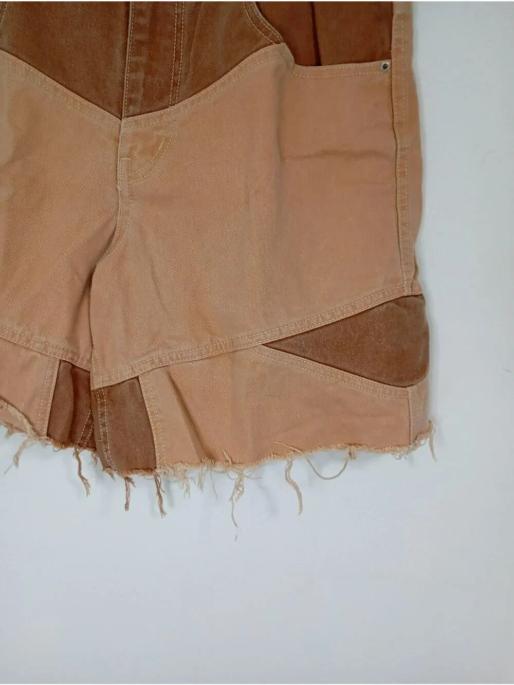 BDG Urban Outfitters Skater Shorts Tan & Brown Colorblock Frayed Hem Size 31